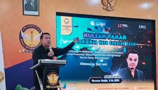 Pembina Yayasan saat menyampaikan Sambutan dan Buka Acara