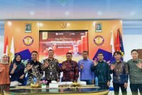 Ketua Prodi D4 Akuntansi Sektor Publik UNBIM, Irawansyah, S.Pd., M.Pd., bersama narasumber dari OJK NTB dan Bursa Efek Indonesia (BEI) NTB saat kegiatan Penguatan Literasi Keuangan Publik di Universitas Bima Internasional, Mataram.