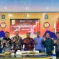 Ketua Prodi D4 Akuntansi Sektor Publik UNBIM, Irawansyah, S.Pd., M.Pd., bersama narasumber dari OJK NTB dan Bursa Efek Indonesia (BEI) NTB saat kegiatan Penguatan Literasi Keuangan Publik di Universitas Bima Internasional, Mataram.
