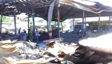 Terlihat kondisi Pasar Pringgabaya, Kabupaten Lombok Timur, usai kebakaran yang menghanguskan sejumlah lapak pedagang. Pemerintah pusat melalui Kementerian Perdagangan RI menyatakan dukungan untuk pembangunan kembali pasar guna mempercepat pemulihan aktivitas ekonomi masyarakat.