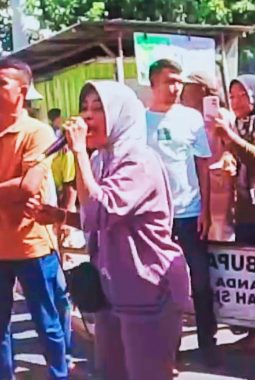 Warga Bolo Bima Boikot Jalan Nasional, Kepala Desa hingga Ibu-Ibu Deklarasikan Perang Terbuka Melawan Narkoba