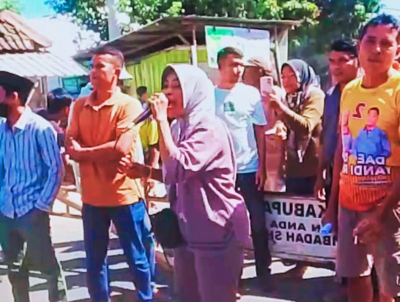 Kepala Desa, BPD, guru, tokoh pemuda, ibu-ibu dan masyarakat Desa Bolo, Kecamatan Madapangga, Kabupaten Bima, menggelar aksi boikot jalan nasional Bima-Sumbawa sebagai bentuk perlawanan terhadap maraknya peredaran Narkoba.