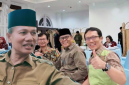 Bupati Sumbawa Ir. H. Syarafuddin Jarot, M.P. saat melakukan pertemuan dengan Direktorat Jenderal Peternakan dan Kesehatan Hewan Kementerian Pertanian, PT Berdikari, Direktur Hilirisasi, serta Kepala Dinas Peternakan dan Kesehatan Hewan (Disnakeswan) NTB Muhamad Riadi di sela Pekan Nasional (PENAS) XVII Petani dan Nelayan Tahun 2026 di Gorontalo untuk membahas percepatan proyek hilirisasi unggas terintegrasi senilai Rp1,7 triliun di Sumbawa dan Bima.