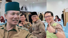 Bupati Sumbawa Ir. H. Syarafuddin Jarot, M.P. saat melakukan pertemuan dengan Direktorat Jenderal Peternakan dan Kesehatan Hewan Kementerian Pertanian, PT Berdikari, Direktur Hilirisasi, serta Kepala Dinas Peternakan dan Kesehatan Hewan (Disnakeswan) NTB Muhamad Riadi di sela Pekan Nasional (PENAS) XVII Petani dan Nelayan Tahun 2026 di Gorontalo untuk membahas percepatan proyek hilirisasi unggas terintegrasi senilai Rp1,7 triliun di Sumbawa dan Bima.