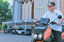 Sekretaris Daerah Provinsi NTB, Abul Chair, saat membuka Pameran Mobil dan Motor Listrik di halaman Kantor Gubernur NTB yang digelar Bank Syariah Indonesia (BSI) Area Office Denpasar, Sabtu (20/6/2026). Kegiatan ini menjadi bagian dari upaya percepatan transisi energi bersih di NTB.