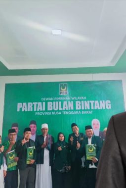 Resmi dan Sah! Ketua DPW Nadirah Bagikan SK Baru PBB NTB, Ajak Kader Bersatu dan Rapatkan Barisan