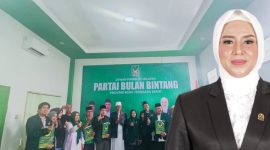 Ketua DPW PBB NTB Nadirah Al Habsyi menyerahkan SK kepengurusan terbaru kepada Ketua DPC PBB kabupaten/kota se-NTB dalam rapat koordinasi di Mataram.
