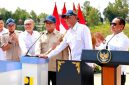 Presiden Prabowo Subianto didampingi sejumlah menteri Kabinet Merah Putih saat meresmikan salah satu proyek infrastruktur jalan di Indonesia. Kunjungan kerja Presiden ke NTB dijadwalkan salah satunya untuk meresmikan Bendungan Meninting di Kabupaten Lombok Barat.