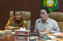 Wakil Bupati Sumbawa Drs. H. Mohamad Ansori bersama Tim KSP dan Kementerian PKP saat rapat koordinasi verifikasi kawasan permukiman kumuh di Kabupaten Sumbawa.