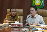 Wakil Bupati Sumbawa Drs. H. Mohamad Ansori bersama Tim KSP dan Kementerian PKP saat rapat koordinasi verifikasi kawasan permukiman kumuh di Kabupaten Sumbawa.