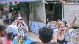 Terlihat sejumlah wisatawan asing bersepeda di kawasan wisata Gili Trawangan, Lombok Utara, sambil menikmati keindahan pantai dan suasana pulau yang menjadi salah satu destinasi unggulan pariwisata Nusa Tenggara Barat.