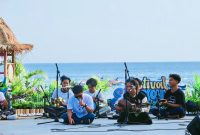 Suasana pembukaan Festival Senggigi 2026 di Amphitheater Pasar Seni Senggigi, Lombok Barat, yang menandai dimulainya rangkaian kegiatan seni dan budaya setiap akhir pekan selama tiga bulan.