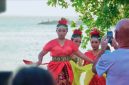 Penampilan seni dan budaya dari salah satu kecamatan di Lombok Barat saat memeriahkan Festival Senggigi 2026 di Amphitheater Pasar Seni Senggigi sebagai bagian dari upaya menghidupkan kembali kawasan wisata Senggigi.