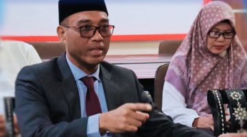 Kepala DPKP Provinsi NTB, Lalu Mirza Amir Hamzah, menerima kunjungan kerja Tim Kementerian Hukum RI Kantor Wilayah NTB dalam rangka pemantauan dan pengawasan pelaksanaan perlindungan Indikasi Geografis (IG) Kangkung Lombok di Kantor DPKP Provinsi NTB.