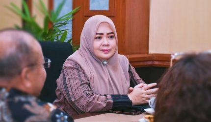 Wagub NTB Umi Dinda memimpin rapat koordinasi validasi data penerima 10 ribu unit BSPS untuk memastikan bantuan perumahan tepat sasaran di NTB.