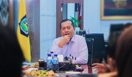 Gubernur NTB Lalu Muhamad Iqbal menerima audiensi ONG Balanced World dan Lombok Forgotten Children untuk membahas sinkronisasi program organisasi internasional dan pengentasan kemiskinan di NTB.
