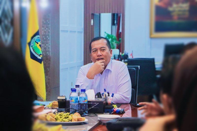 Gubernur NTB Lalu Muhamad Iqbal menerima audiensi Lombok Forgotten Children dan ONG Balanced World dari Spanyol di ruang kerjanya untuk membahas penguatan sinergi program kemanusiaan dan pengentasan kemiskinan di NTB.