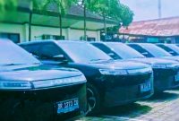 Puluhan kendaraan listrik milik Pemerintah Provinsi NTB terparkir di area perkantoran pemerintah. Kendaraan tersebut merupakan bagian dari program sewa kendaraan listrik Tahun Anggaran 2026 yang kini menjadi perhatian publik menyusul adanya laporan masyarakat ke Kejati NTB.