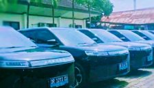 Puluhan kendaraan listrik milik Pemerintah Provinsi NTB terparkir di area perkantoran pemerintah. Kendaraan tersebut merupakan bagian dari program sewa kendaraan listrik Tahun Anggaran 2026 yang kini menjadi perhatian publik menyusul adanya laporan masyarakat ke Kejati NTB.