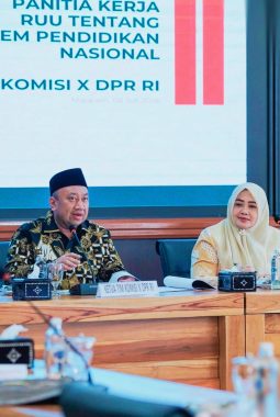 Revisi UU Sisdiknas Dibahas di NTB, Wagub IDP Dorong Fleksibilitas Daerah dan Penguatan Kesejahteraan Guru