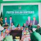 Koordinator Bawaslu NTB memaparkan materi pengawasan pemilu, penanganan pelanggaran, dan penyelesaian sengketa dalam forum Konsolidasi Demokrasi bersama DPW PBB NTB di Kota Mataram.