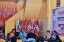 Ketua Bawaslu Provinsi NTB Itratip bersama jajaran Bawaslu dan pengurus DPD Partai Hanura NTB saat menggelar Konsolidasi Demokrasi di Mataram untuk memperkuat sinergi dan membahas persiapan menuju Pemilu 2029.