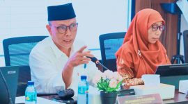 Ketua KPU Provinsi NTB Muhammad Khuwailid memimpin Rapat Pleno Rekapitulasi Daftar Pemilih Berkelanjutan (DPB) Semester I Tahun 2026 yang menetapkan sebanyak 4.173.790 pemilih di Nusa Tenggara Barat, didampingi jajaran KPU serta dihadiri Bawaslu NTB, perwakilan partai politik, Dukcapil, Kesbangpoldagri, dan KPU kabupaten/kota se-NTB.