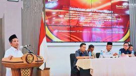 Anggota KPU Provinsi NTB Mastur bersama jajaran KPU Lombok Timur dan Kementerian Agama Kabupaten Lombok Timur saat Seminar dan Penetapan Modul Kokurikuler Generasi Demokrasi (Gen D) bagi Madrasah Aliyah di Lombok Timur.