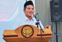 Anggota KPU Provinsi NTB Mastur menyampaikan materi tentang pendidikan politik, politik uang, politik identitas, dan pentingnya pembaruan data partai politik melalui SIPOL dalam kegiatan Seminar Generasi Demokrasi di Lombok Timur.