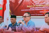 Anggota KPU RI Divisi Sumber Daya Manusia, Parsadaan Harahap, saat melakukan kunjungan kerja ke KPU Kabupaten/Kota di Pulau Lombok dan mengapresiasi berbagai inovasi pelayanan publik yang tetap berjalan di tengah kebijakan efisiensi anggaran.