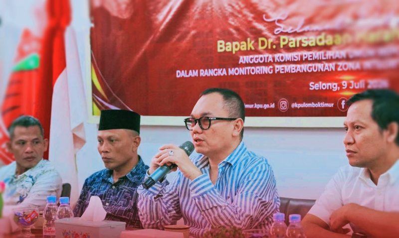 Anggota KPU RI Divisi Sumber Daya Manusia, Parsadaan Harahap, saat melakukan kunjungan kerja ke KPU Kabupaten/Kota di Pulau Lombok dan mengapresiasi berbagai inovasi pelayanan publik yang tetap berjalan di tengah kebijakan efisiensi anggaran.