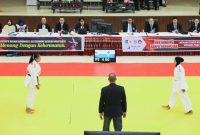 Para Atlet judo bertanding pada cabang olahraga Judo Porprov XII NTB 2026 di Auditorium IPDN Regional NTB, Lombok Tengah, usai pembukaan resmi. Pertandingan menjadi bagian dari perebutan medali sekaligus ajang seleksi atlet menuju PON XXII NTB-NTT 2028.
