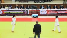 Para Atlet judo bertanding pada cabang olahraga Judo Porprov XII NTB 2026 di Auditorium IPDN Regional NTB, Lombok Tengah, usai pembukaan resmi. Pertandingan menjadi bagian dari perebutan medali sekaligus ajang seleksi atlet menuju PON XXII NTB-NTT 2028.