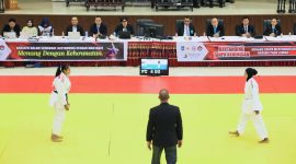 Para Atlet judo bertanding pada cabang olahraga Judo Porprov XII NTB 2026 di Auditorium IPDN Regional NTB, Lombok Tengah, usai pembukaan resmi. Pertandingan menjadi bagian dari perebutan medali sekaligus ajang seleksi atlet menuju PON XXII NTB-NTT 2028.