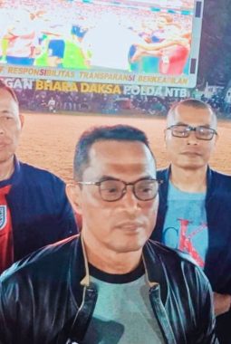 Tak Ada Sekat! Kapolda NTB Nobar Piala Dunia Bareng Ojol, PKL, UMKM hingga Wartawan