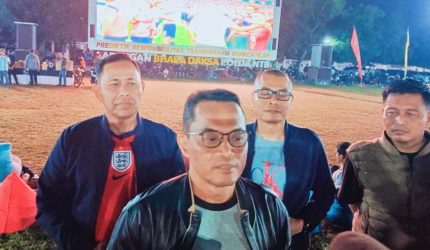 Kapolda NTB Irjen Pol. Kalingga Rendra Raharja nobar Semifinal Piala Dunia 2026 bersama ojol, PKL, pelaku UMKM, wartawan, dan masyarakat di Mapolda NTB.