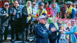 Api Obor Porprov XII NTB 2026 tiba di Kota Mataram setelah menempuh perjalanan dari Kota Bima dan diterima oleh Wakil Gubernur NTB Hj. Indah Dhamayanti Putri, Ketua KONI NTB H. Mori Hanafi, Sekretaris Daerah NTB Abul Chair, serta jajaran Forkopimda