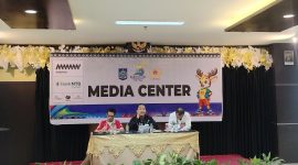 Ketua KONI NTB H. Mori Hanafi menyampaikan proyeksi dampak ekonomi Porprov XII NTB 2026 yang diperkirakan mencapai Rp100 miliar dengan okupansi sekitar 4.200 kamar hotel saat konferensi pers di Media Center Porprov XII NTB, Hotel Grand Madani, Mataram.