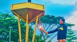 Gubernur NTB Dr. H. Lalu Muhamad Iqbal menyalakan api menggunakan api obor sebagai tanda resmi dibukanya Pekan Olahraga Provinsi (Porprov) XII NTB 2026 di Lapangan Bumi Gora, Kompleks Kantor Gubernur NTB, Mataram.