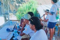 Dewan juri PSOI NTB melakukan penilaian saat para atlet bertanding pada cabang olahraga selancar Porprov XII NTB 2026 di Pantai Tanjung Aan dan Pantai Seger, Lombok Tengah. Pertandingan berlangsung sportif dengan mengedepankan prinsip fair play dan netralitas.