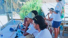Dewan juri PSOI NTB melakukan penilaian saat para atlet bertanding pada cabang olahraga selancar Porprov XII NTB 2026 di Pantai Tanjung Aan dan Pantai Seger, Lombok Tengah. Pertandingan berlangsung sportif dengan mengedepankan prinsip fair play dan netralitas.