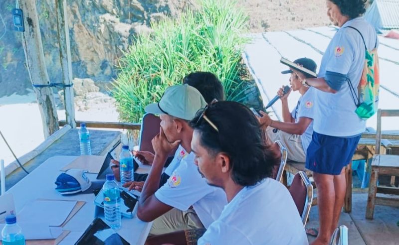 Dewan juri PSOI NTB melakukan penilaian saat para atlet bertanding pada cabang olahraga selancar Porprov XII NTB 2026 di Pantai Tanjung Aan dan Pantai Seger, Lombok Tengah. Pertandingan berlangsung sportif dengan mengedepankan prinsip fair play dan netralitas.