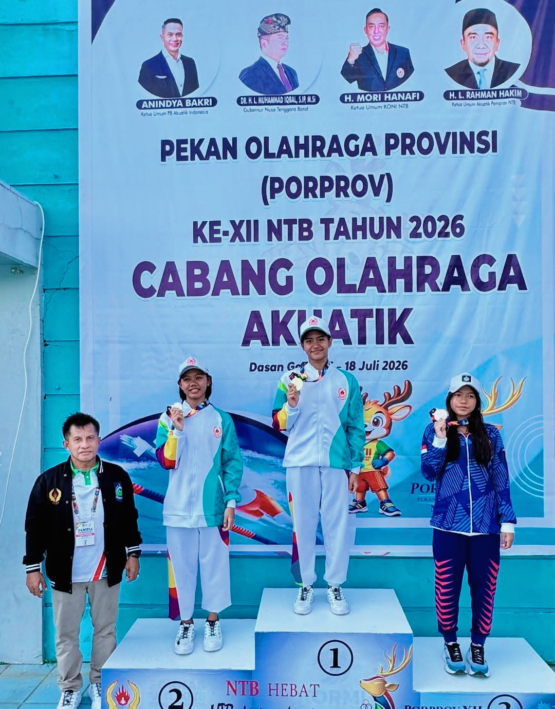 Laras Ajeng Nareswari atlet Kota Mataram memecahkan dua rekor Porprov NTB 2026 pada cabang olahraga Aquatik di Kolam Renang Dewi Anjani Lombok Barat.