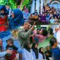 Gubernur NTB Dr. H. Lalu Muhamad Iqbal bersama Wakil Gubernur NTB Hj. Indah Dhamayanti Putri saat turun langsung menyapa Masyarakat dalam Kegiatan Pelayanan dan Pembangunan di Nusa Tenggara Barat (NTB) Sinergi kepemimpinan keduanya terus diperkuat untuk mendorong peningkatan kualitas Pembangunan Manusia, percepatan penurunan Kemiskinan, Penguatan Ketahanan Pangan, serta Pengembangan Pariwisata yang berdampak terhadap Kesejahteraan Masyarakat.