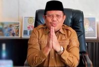Bupati Lombok Barat Lalu Ahmad Zaini (LAZ) saat berada di ruang kerjanya. Foto Dokumentasi diambil sebelum terjaring operasi tangkap tangan (OTT) Komisi Pemberantasan Korupsi (KPK) terkait dugaan penerimaan dalam proyek di lingkungan Pemerintah Kabupaten Lombok Barat.