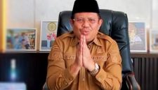 Bupati Lombok Barat Lalu Ahmad Zaini (LAZ) saat berada di ruang kerjanya. Foto Dokumentasi diambil sebelum terjaring operasi tangkap tangan (OTT) Komisi Pemberantasan Korupsi (KPK) terkait dugaan penerimaan dalam proyek di lingkungan Pemerintah Kabupaten Lombok Barat.