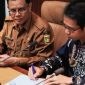 Bupati Sumbawa Ir. H. Syarafuddin Jarot, M.P. menerima kunjungan silaturahmi Rektor Universitas Mataram (UNRAM) Prof. Dr. Sukardi, M.Pd. bersama jajaran di Kantor Bupati Sumbawa untuk memperkuat kolaborasi pembangunan daerah melalui riset, hilirisasi, inovasi, dan pengembangan Sumber Daya Manusia (SDM)