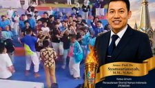 Ketua Umum PERKEMI NTB Assoc. Prof. Dr. Syamsuriansyah bersama atlet, wasit, dan panitia usai pertandingan hari kedua cabang olahraga Shorinji Kempo Porprov XII NTB 2026 di GOR 17 Desember Turida, Kota Mataram.