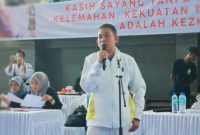 Ketua Umum PERKEMI NTB Assoc. Prof. Dr. Syamsuriansyah menyampaikan pesan tentang pentingnya Sportivitas, Silaturahmi, dan Persaudaraan kepada Atlet, Pelatih, Wasit, serta panitia pada ajang Shorinji Kempo Porprov XII NTB 2026 di GOR 17 Desember Turida, Kota Mataram.