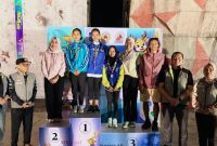 Gubernur NTB bersama Sekda NTB menyapa Ketua FPTI NTB Nadirah Al-Habsyi, panitia, dan para atlet saat meninjau langsung pertandingan cabang olahraga Panjat Tebing pada ajang Porprov XII NTB 2026.
